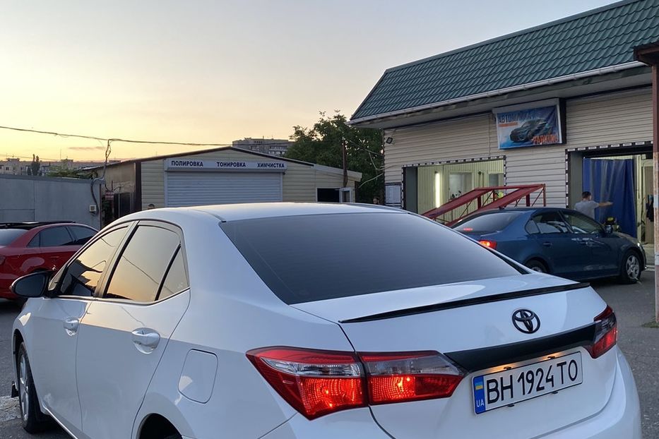 Продам Toyota Corolla офицал 2014 года в Одессе