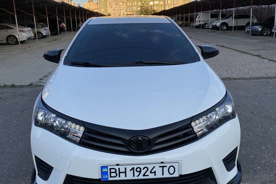 Продам Toyota Corolla офицал 2014 года в Одессе