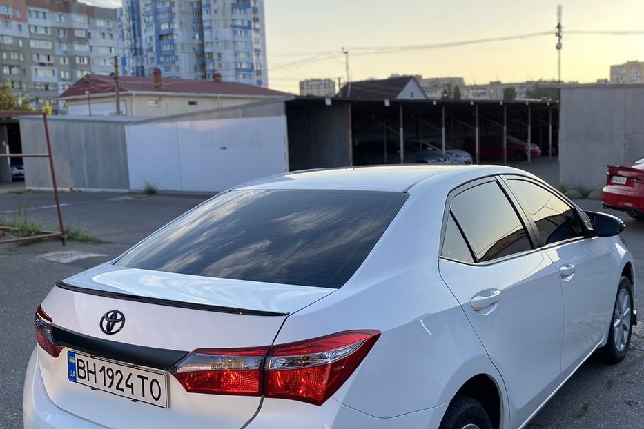 Продам Toyota Corolla офицал 2014 года в Одессе