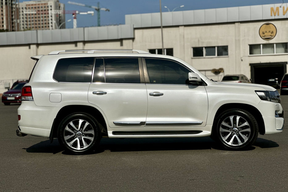 Продам Toyota Land Cruiser 200 2016 года в Киеве