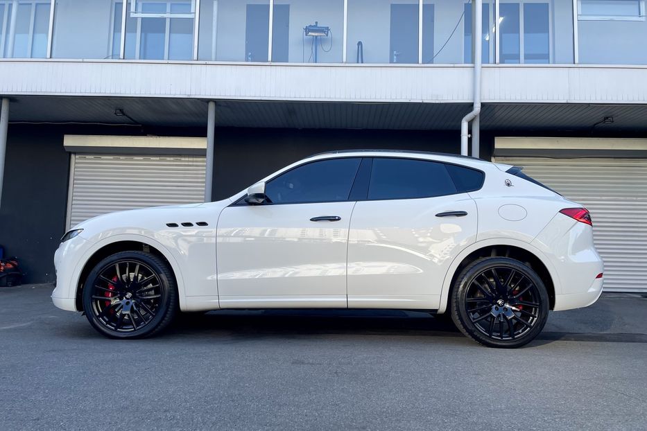 Продам Maserati Levante SQ4 2016 года в Киеве