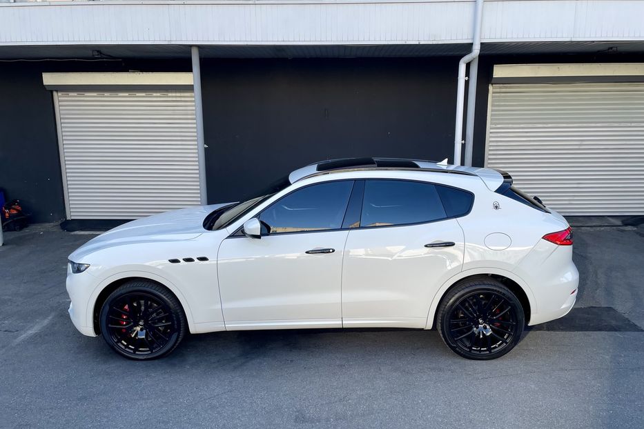 Продам Maserati Levante SQ4 2016 года в Киеве