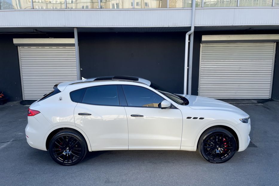 Продам Maserati Levante SQ4 2016 года в Киеве