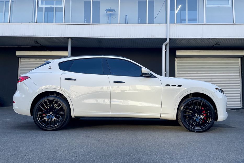 Продам Maserati Levante SQ4 2016 года в Киеве