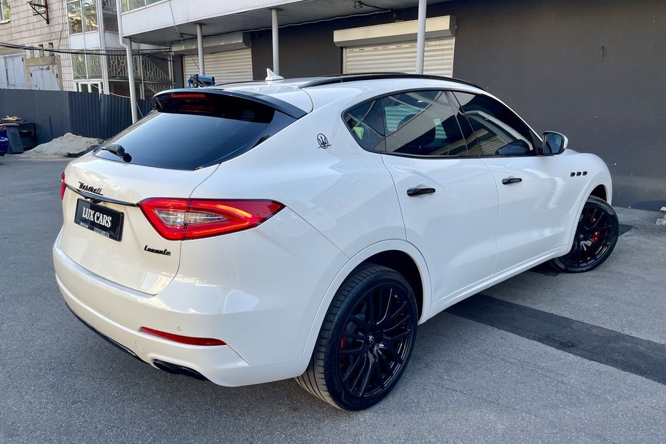 Продам Maserati Levante SQ4 2016 года в Киеве