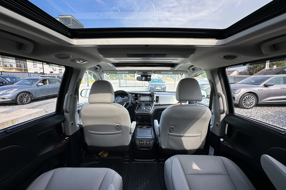 Продам Toyota Sienna Xle 2018 года в Черновцах