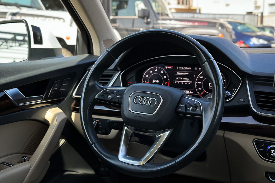 Продам Audi Q5 Premium Plus 2018 года в Черновцах