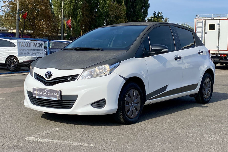 Продам Toyota Yaris 2012 года в Киеве