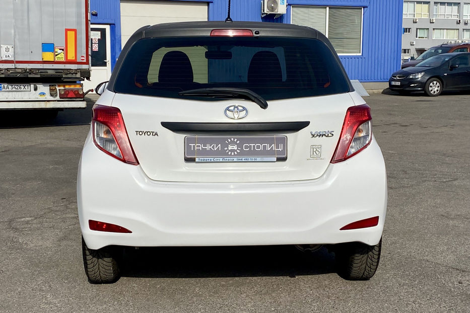 Продам Toyota Yaris 2012 года в Киеве