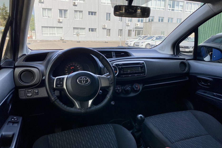 Продам Toyota Yaris 2012 года в Киеве