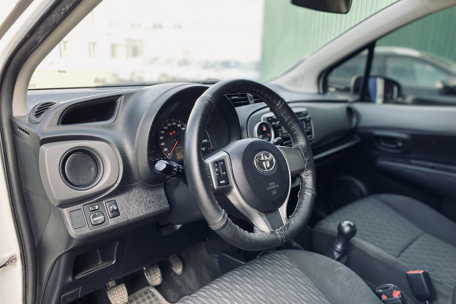 Продам Toyota Yaris 2012 года в Киеве