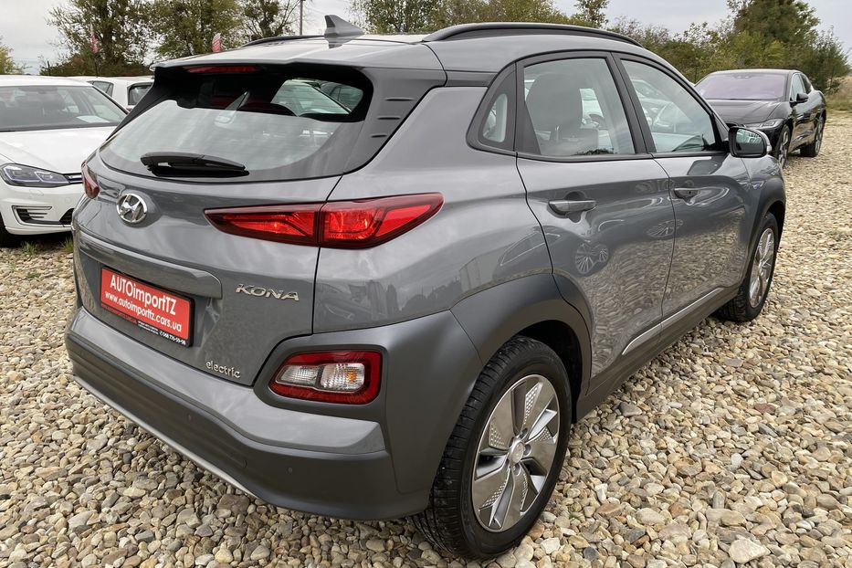 Продам Hyundai Kona 39.2 kWh Безключовий Камера 2020 года в Львове