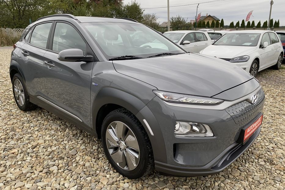 Продам Hyundai Kona 39.2 kWh Безключовий Камера 2020 года в Львове