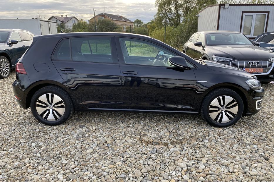 Продам Volkswagen e-Golf 35,8кВт,Тепловий,круїз,камера, 2019 года в Львове