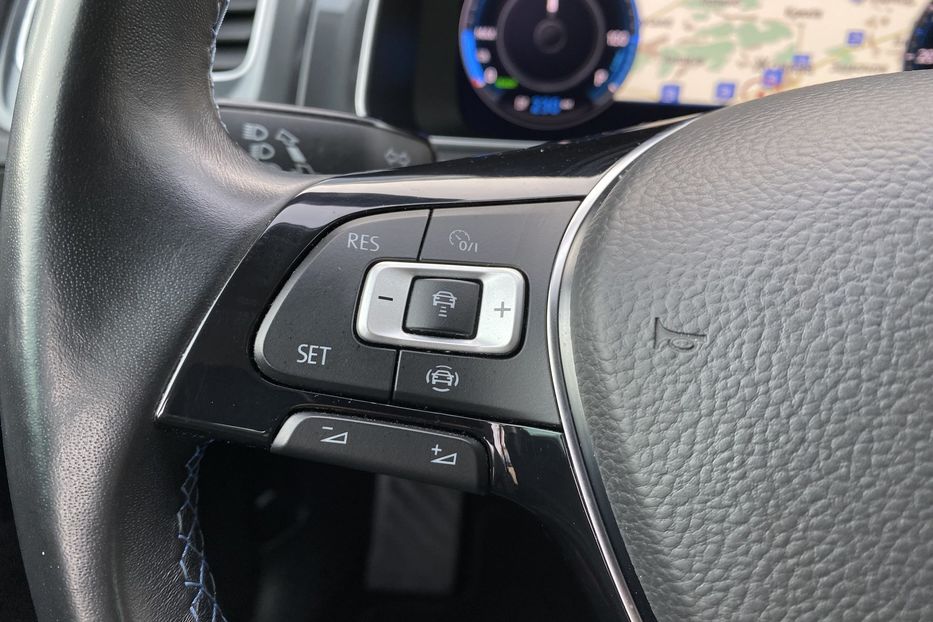 Продам Volkswagen e-Golf 35,8кВт,Тепловий,круїз,камера, 2019 года в Львове