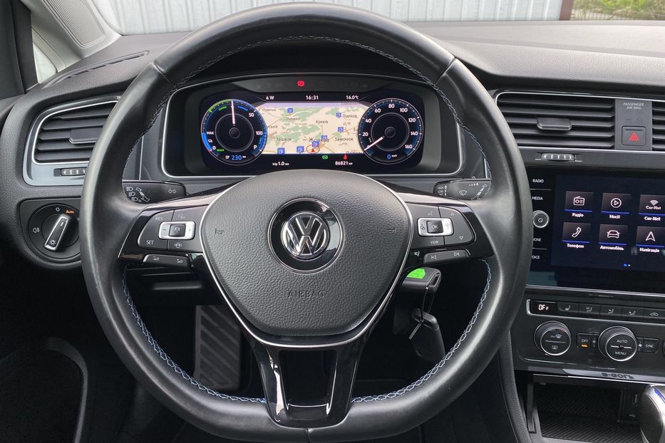 Продам Volkswagen e-Golf 35,8кВт,Тепловий,круїз,камера, 2019 года в Львове