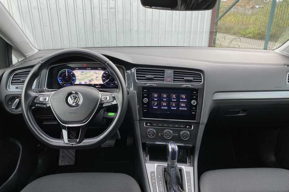 Продам Volkswagen e-Golf 35,8кВт,Тепловий,круїз,камера, 2019 года в Львове