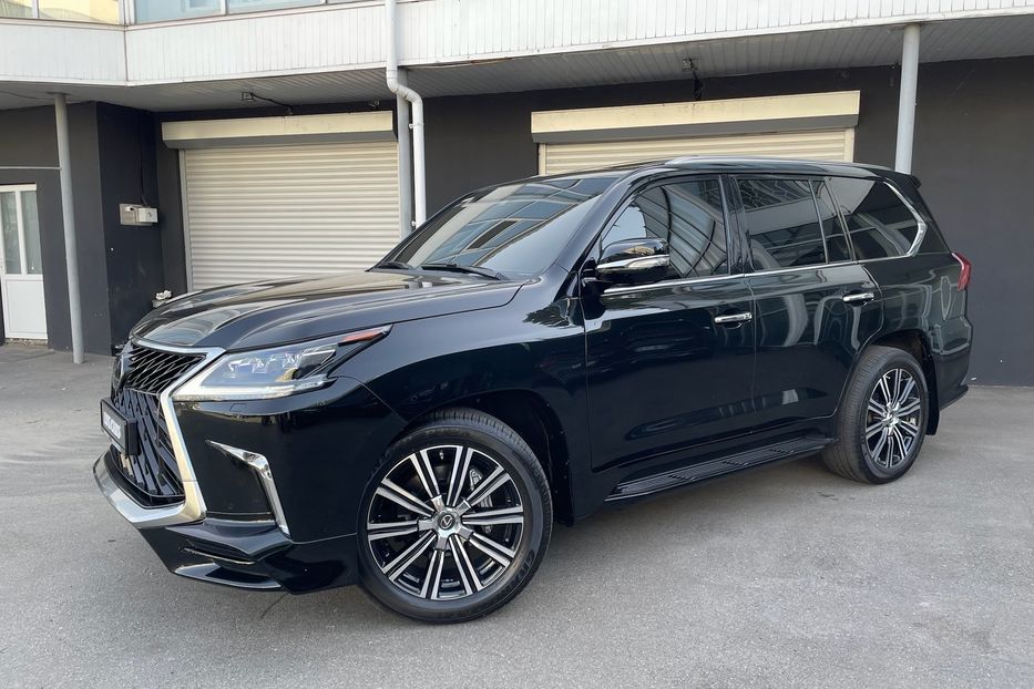 Продам Lexus LX 570 F sport  2018 года в Киеве