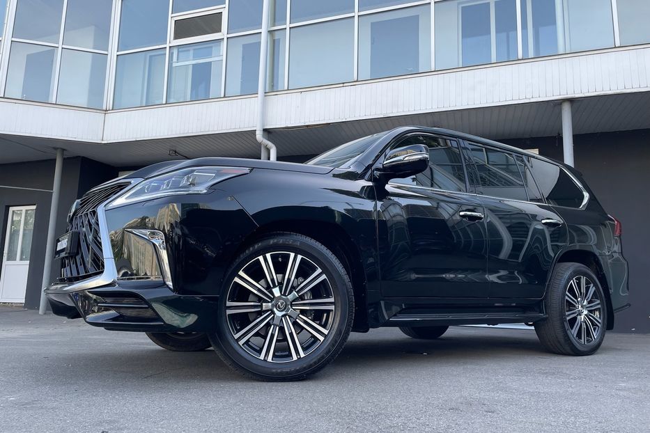 Продам Lexus LX 570 F sport  2018 года в Киеве