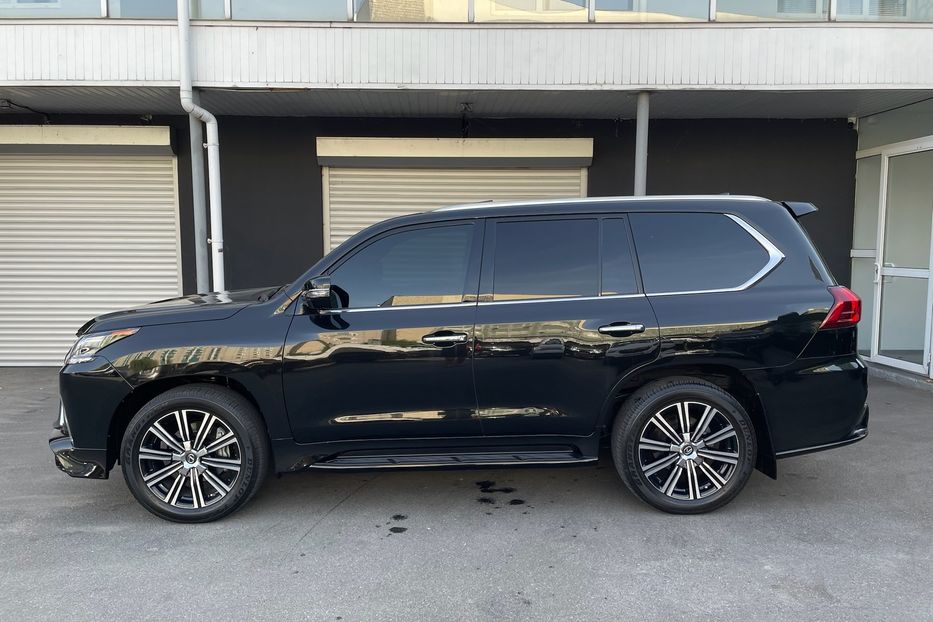 Продам Lexus LX 570 F sport  2018 года в Киеве