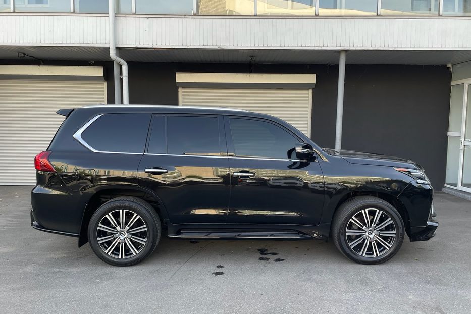 Продам Lexus LX 570 F sport  2018 года в Киеве