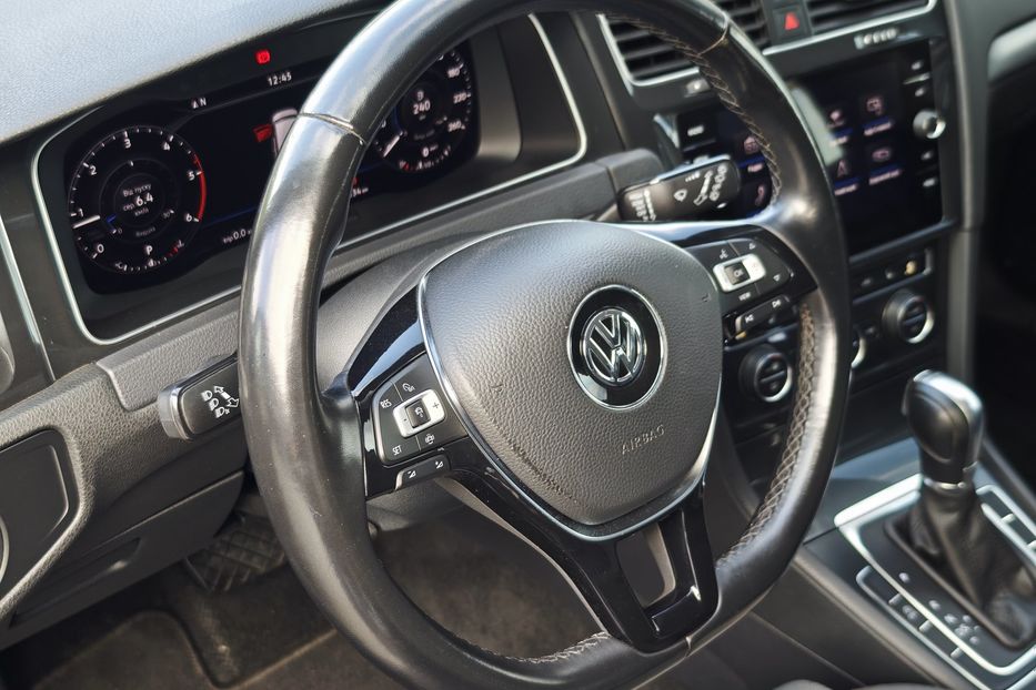 Продам Volkswagen Golf VII 2019 года в г. Дубно, Ровенская область