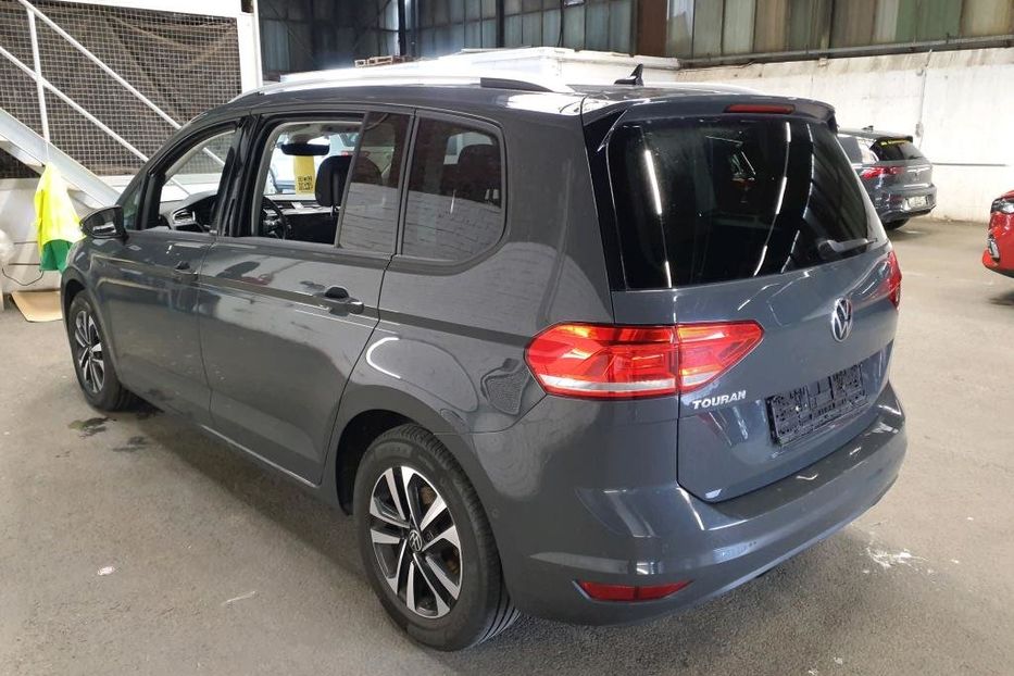 Продам Volkswagen Touran 2.0  90квт Мех  2021 года в Львове