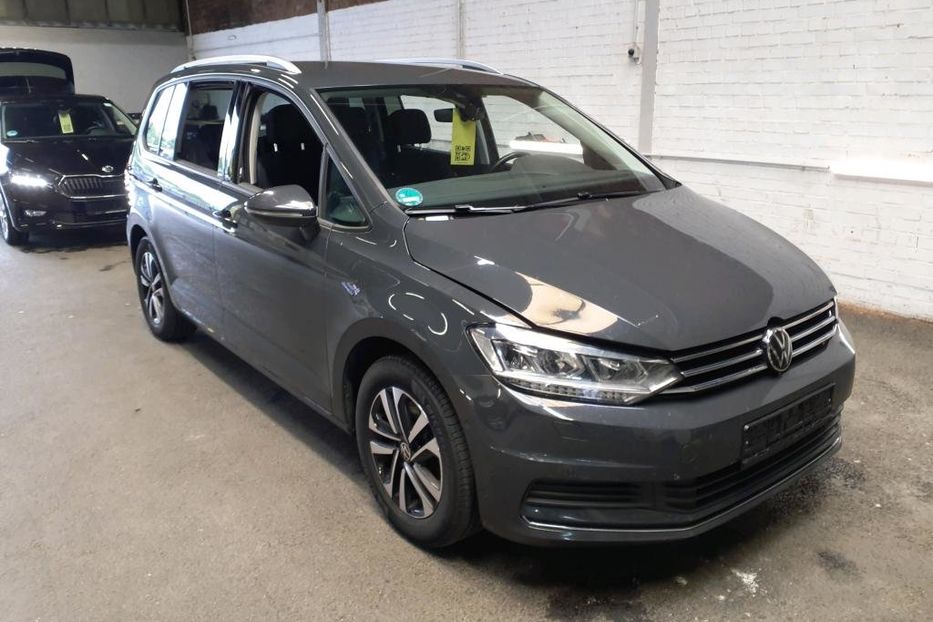 Продам Volkswagen Touran 2.0  90квт Мех  2021 года в Львове