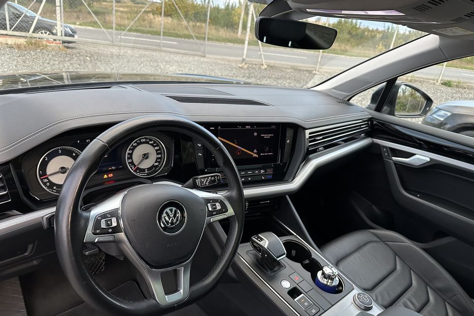 Продам Volkswagen Touareg 3 2019 года в Львове