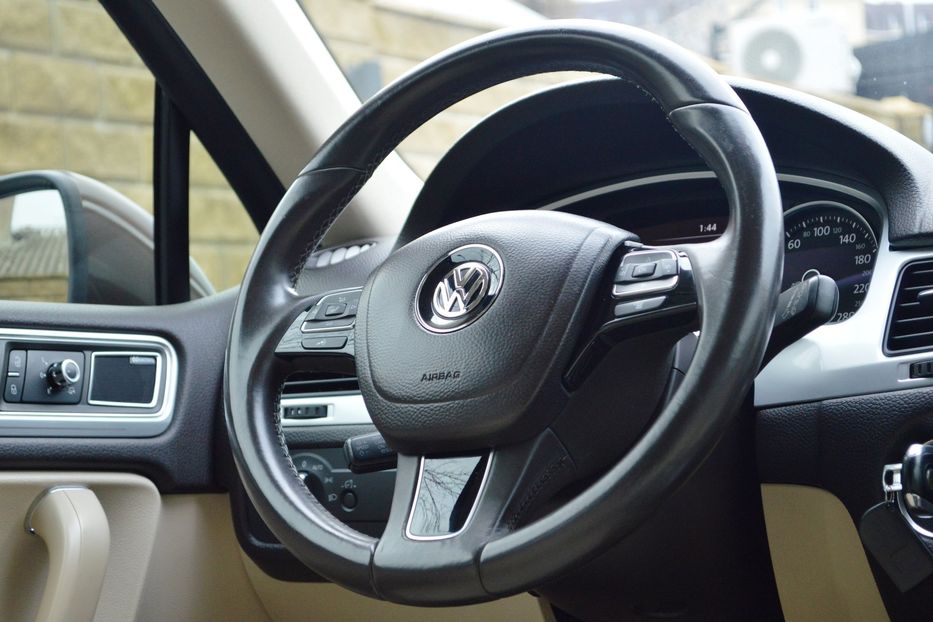 Продам Volkswagen Touareg 2013 года в Одессе