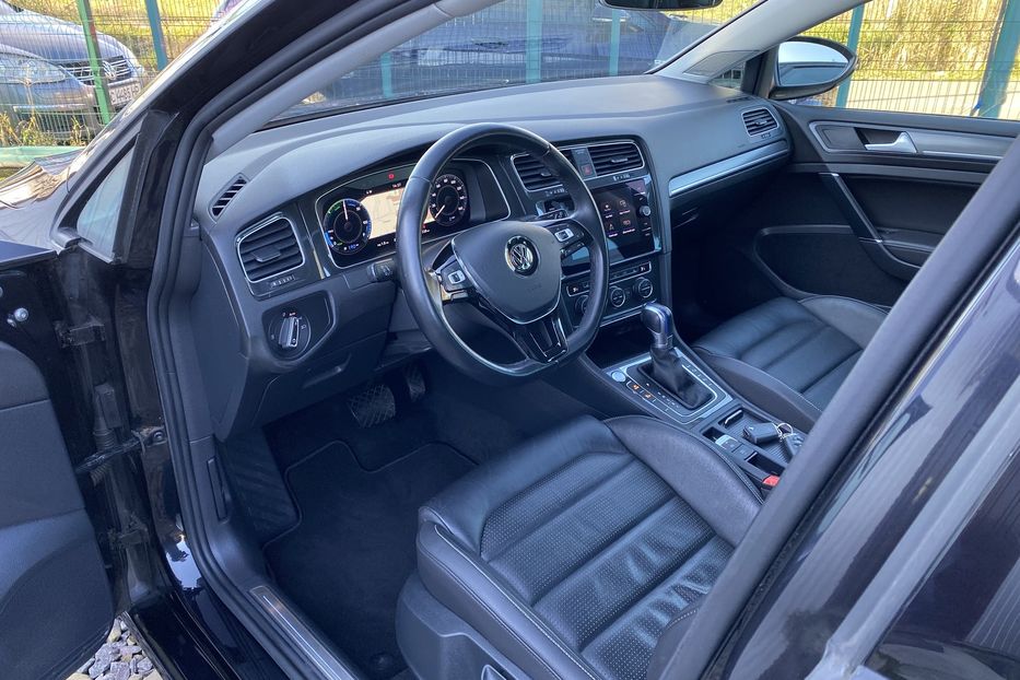 Продам Volkswagen e-Golf Максимальна комплектація 2019 года в Львове