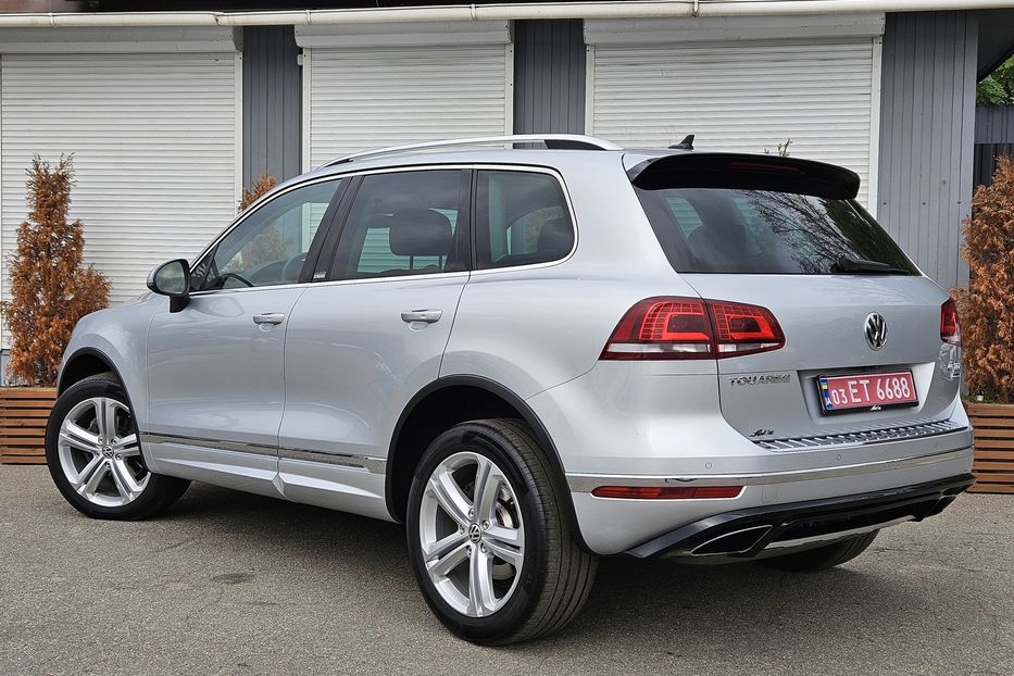 Продам Volkswagen Touareg Executive Edition /R-Line 2017 года в Киеве