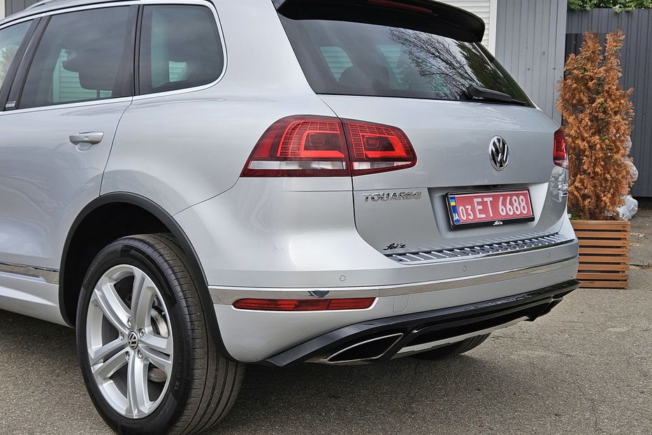 Продам Volkswagen Touareg Executive Edition /R-Line 2017 года в Киеве