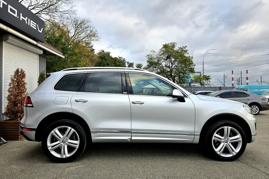 Продам Volkswagen Touareg Executive Edition /R-Line 2017 года в Киеве