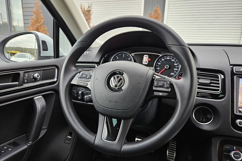 Продам Volkswagen Touareg Executive Edition /R-Line 2017 года в Киеве