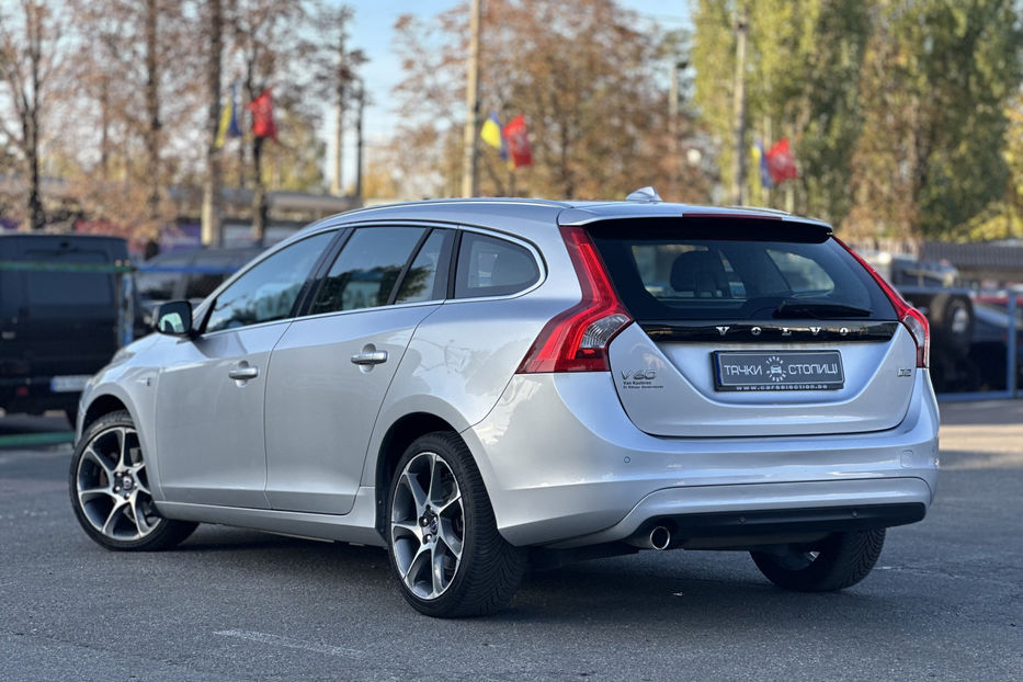 Продам Volvo V60 2016 года в Киеве