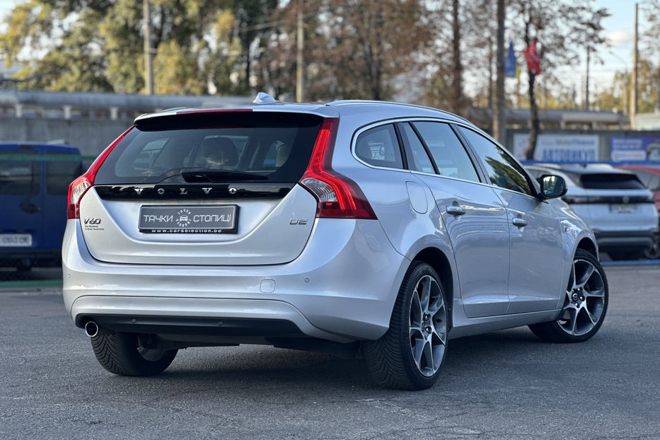 Продам Volvo V60 2016 года в Киеве