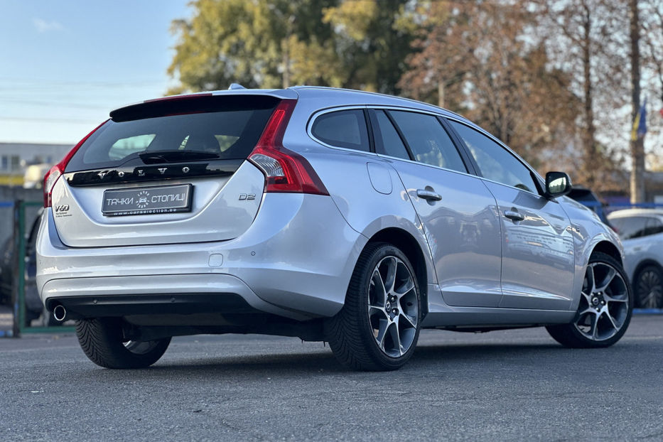 Продам Volvo V60 2016 года в Киеве