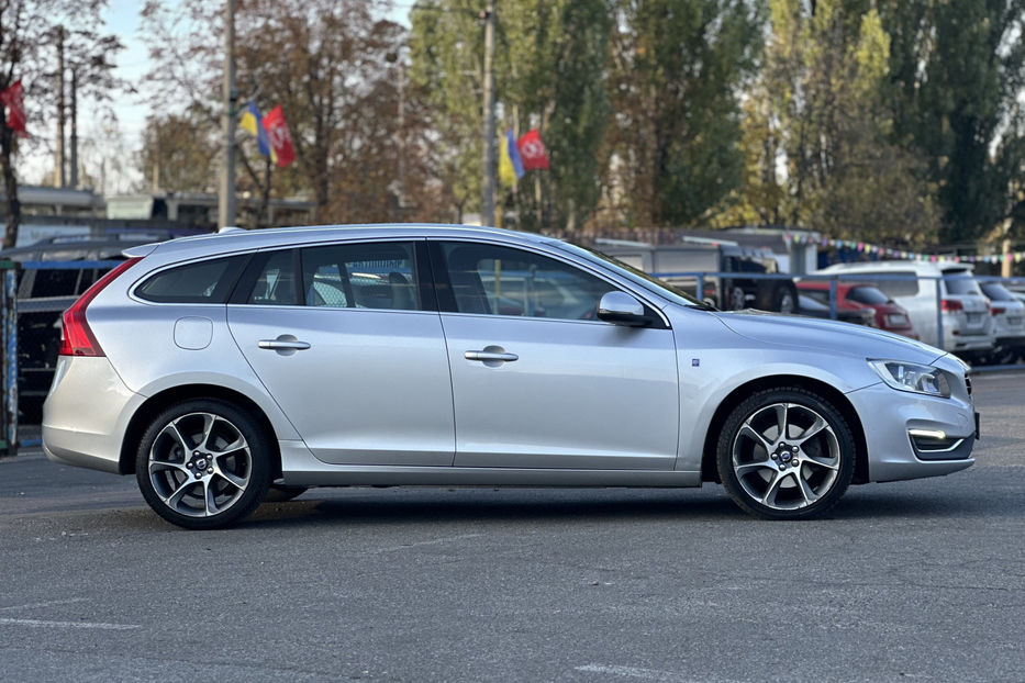 Продам Volvo V60 2016 года в Киеве