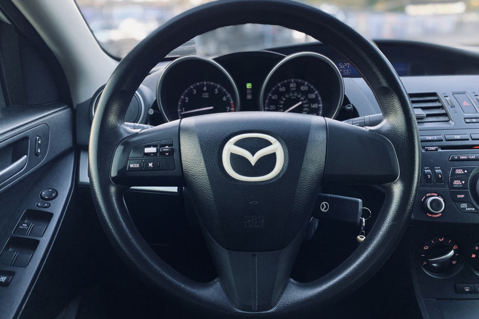 Продам Mazda 3 2013 года в Киеве