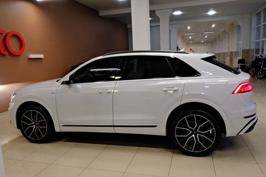 Продам Audi Q8 SLine  2021 года в Одессе