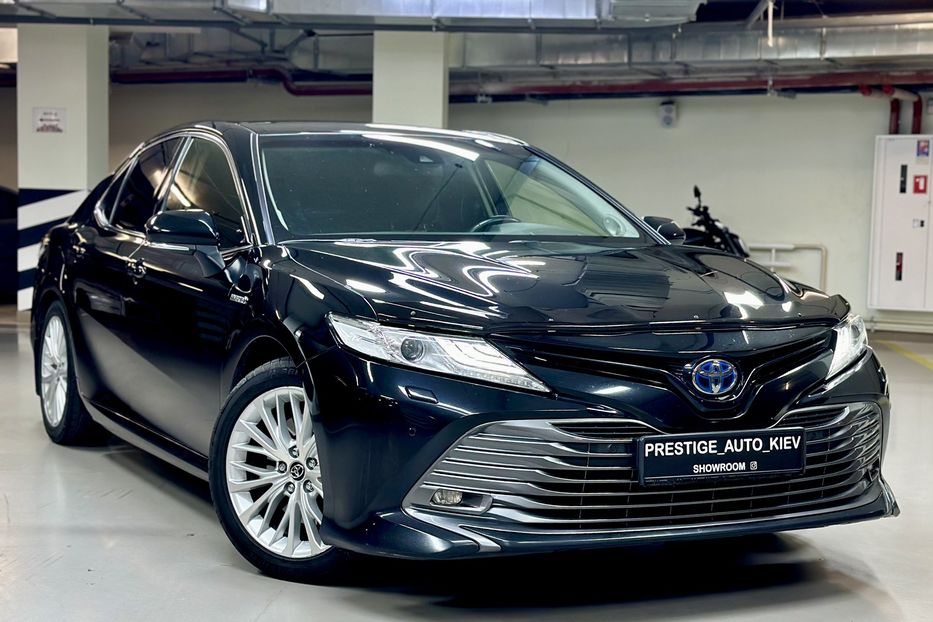 Продам Toyota Camry 2.5 Hybrid E-CVT 2019 года в Киеве