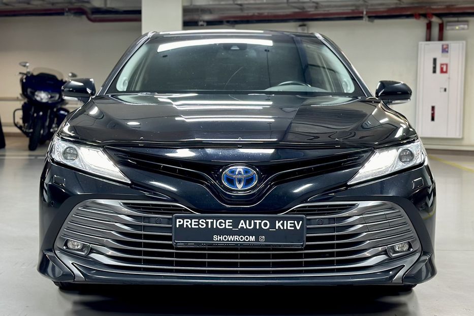 Продам Toyota Camry 2.5 Hybrid E-CVT 2019 года в Киеве