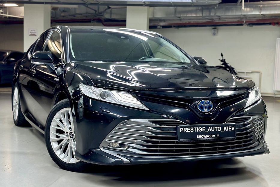 Продам Toyota Camry 2.5 Hybrid E-CVT 2019 года в Киеве