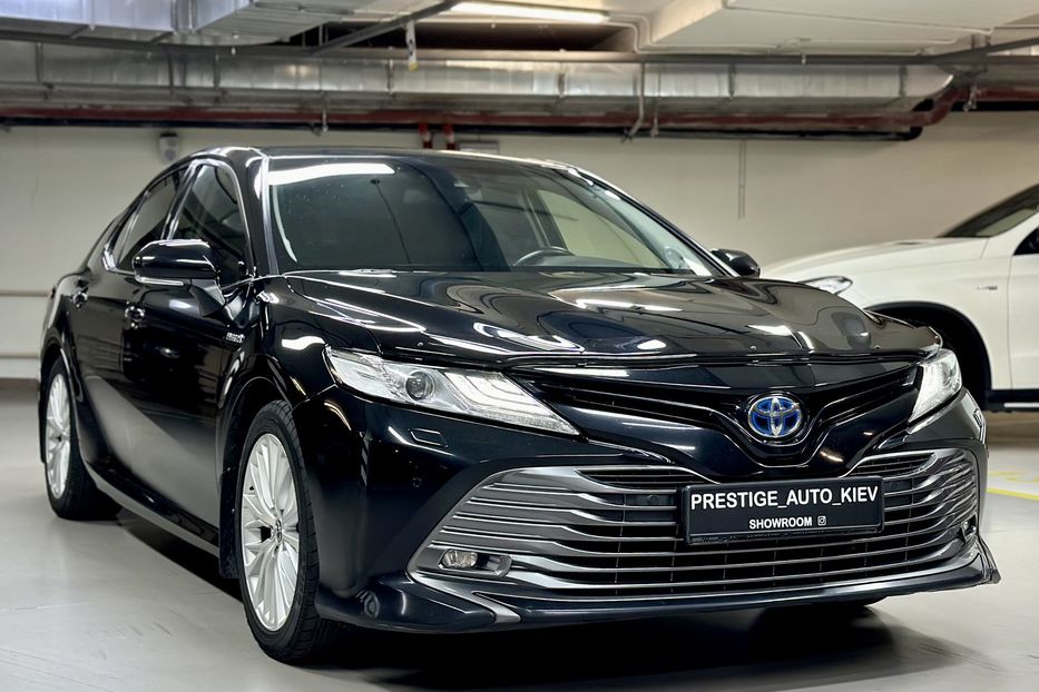 Продам Toyota Camry 2.5 Hybrid E-CVT 2019 года в Киеве