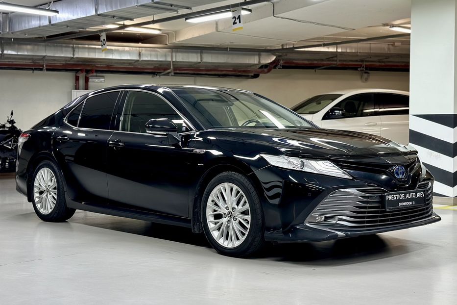 Продам Toyota Camry 2.5 Hybrid E-CVT 2019 года в Киеве