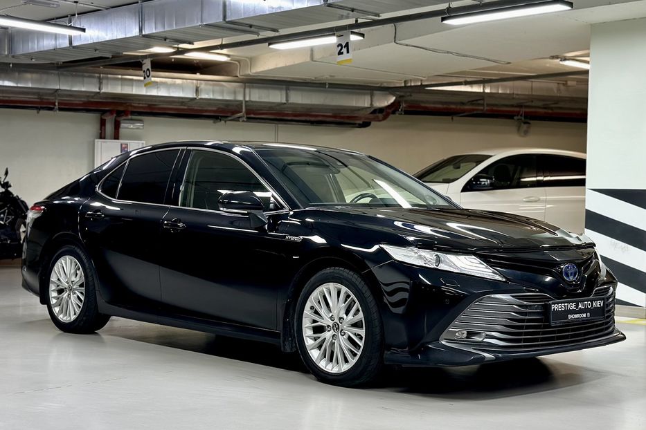 Продам Toyota Camry 2.5 Hybrid E-CVT 2019 года в Киеве