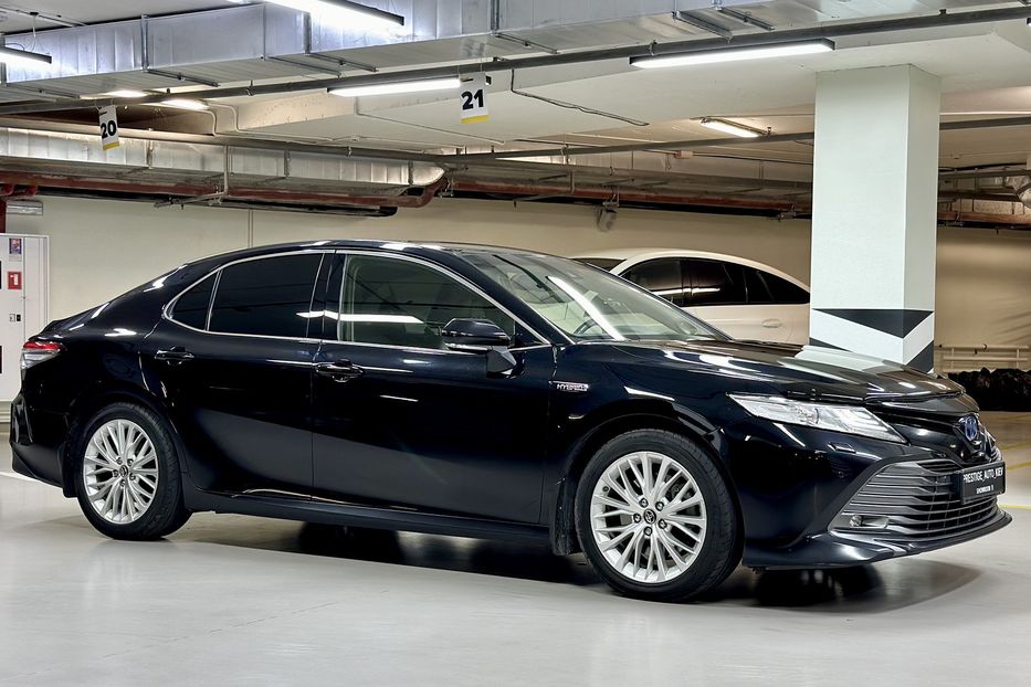 Продам Toyota Camry 2.5 Hybrid E-CVT 2019 года в Киеве