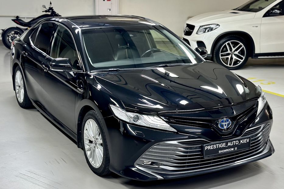 Продам Toyota Camry 2.5 Hybrid E-CVT 2019 года в Киеве