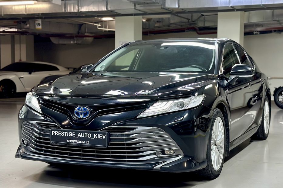 Продам Toyota Camry 2.5 Hybrid E-CVT 2019 года в Киеве